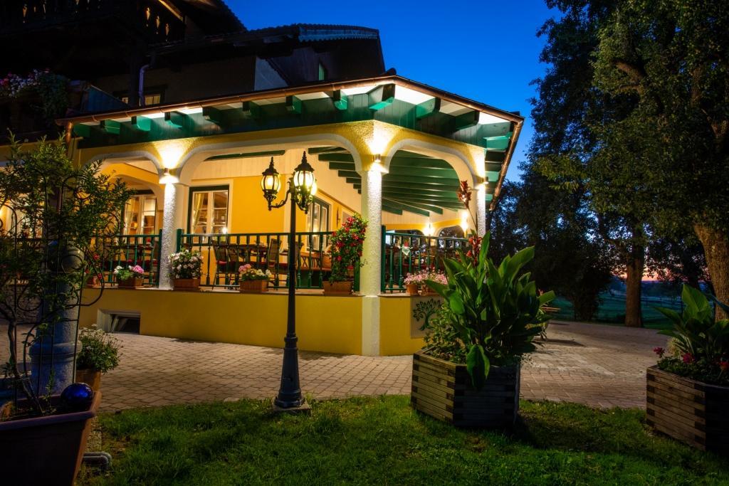 Landhotel Waldmuehle Sankt Georgen im Attergau Exterior photo