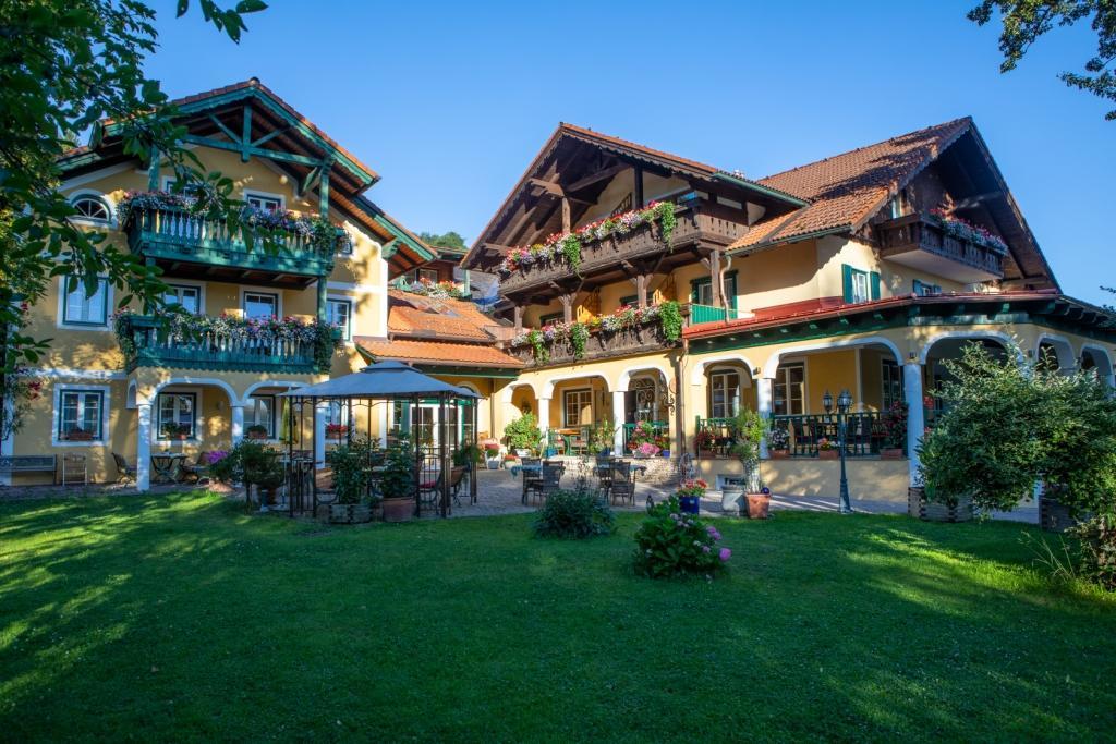 Landhotel Waldmuehle Sankt Georgen im Attergau Exterior photo
